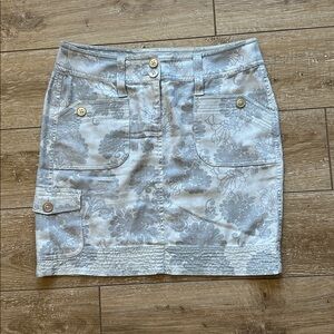 White House Black Market Gray Floral Mini Skirt Size 2